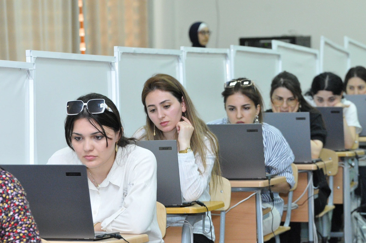 Bu gün iki mindən çox müəllim sertifikasiya imtahanı verib - FOTOLAR