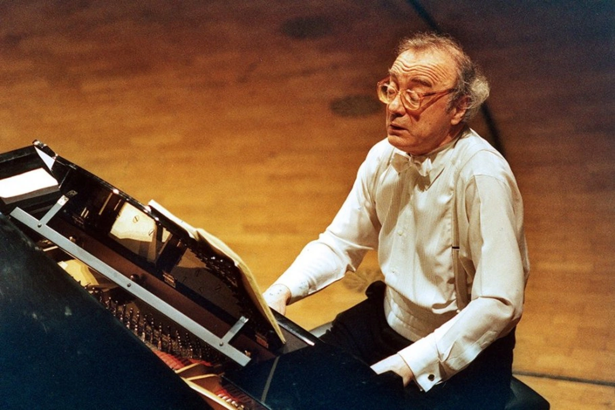 Dünyanın ən görkəmli pianoçularından biri vəfat etdi