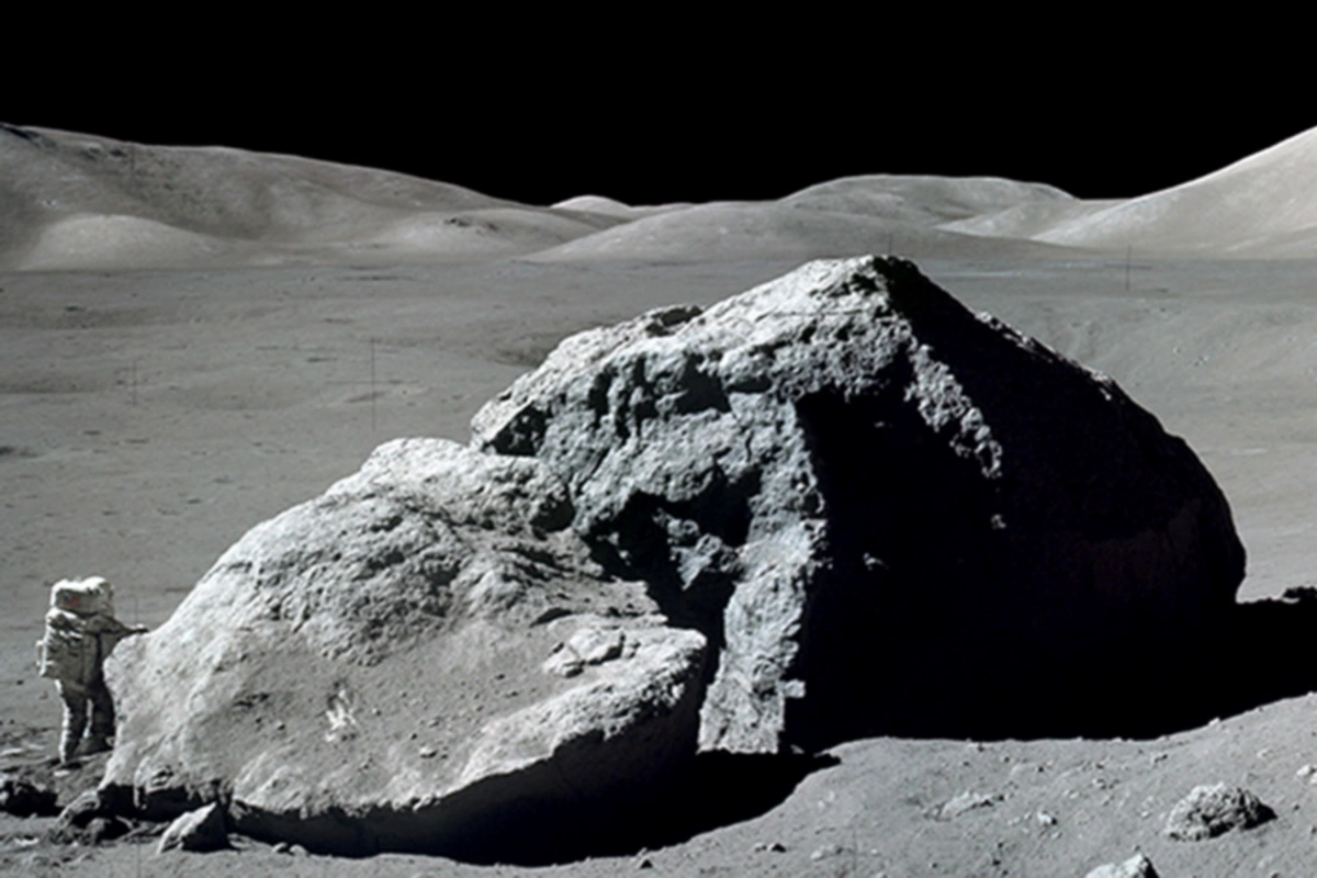 50 il əvvəl Aydan gətirilən şüşənin sirri açıldı