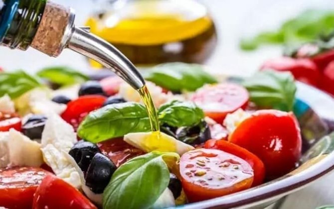 İsti havalarda necə qidalanmalıyıq? – Həkimdən vacib tövsiyə