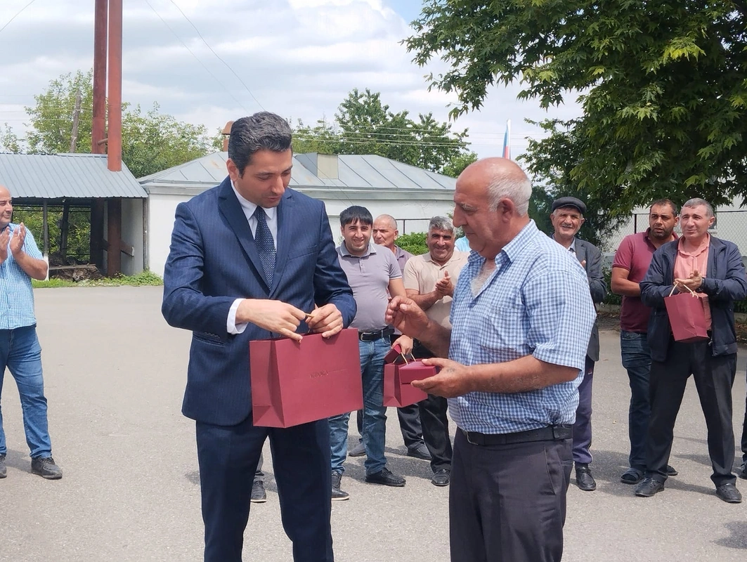 Növbəti köç karvanları Həsənriz və Sarıcalı kəndlərinə çatdı, açarlar təqdim edildi - YENİLƏNİB