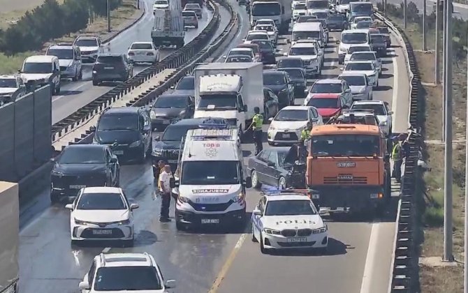 Avtomobil “KamAz”a çırpıldı - Xəsarət alanlar var