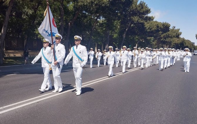 Silahlı Qüvvələr Günündə hərbi orkestrlərin müşayiəti ilə yürüşlər keçirilib - FOTO