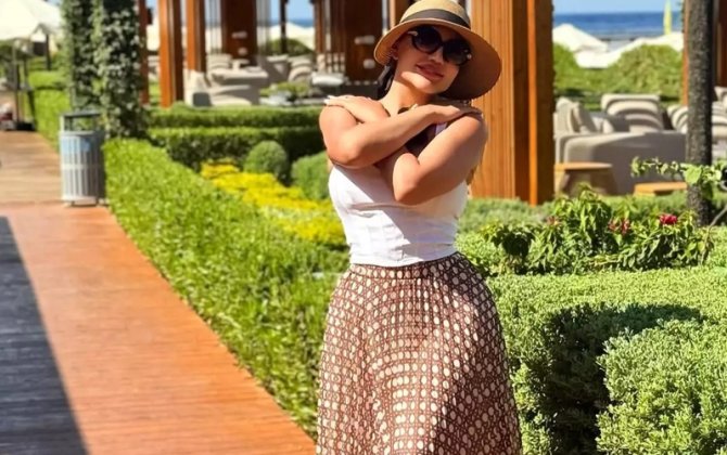 Əməkdar artist Misirdə dincəlir - FOTOLAR