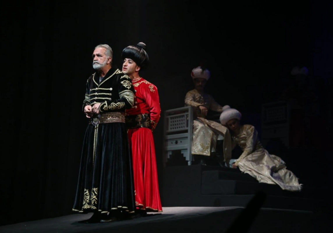 Şahmat lövhəsi üzərində tarixi dram - 