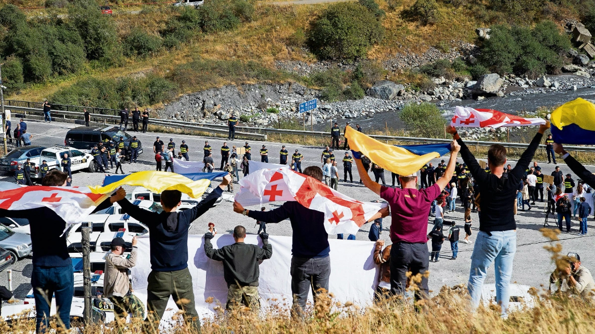 Gürcüstan Rusiyadan çıxarılan ukraynalıları sərhəddən buraxmır