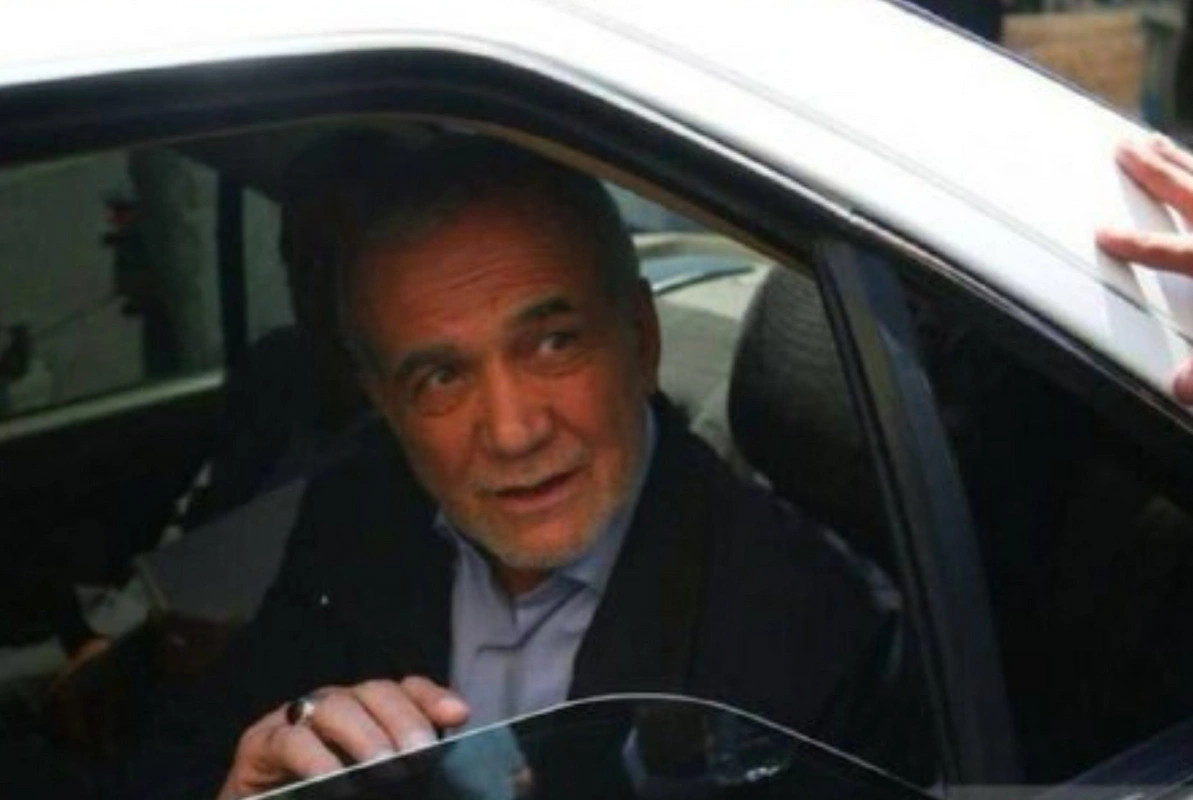 İranda TRAGİKOMİK HADİSƏ - Prezidentin kortejində benzin bitdi, yolda qaldı - FOTO