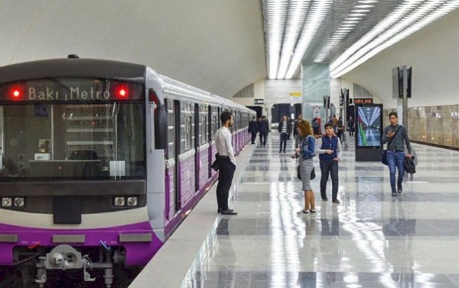 Metroda biabırçılıq: Gənc qızla oğlan... - VİDEO