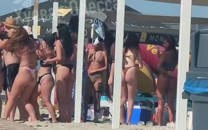 Çimərlikdə qızlar arasında dava düşdü - VİDEO