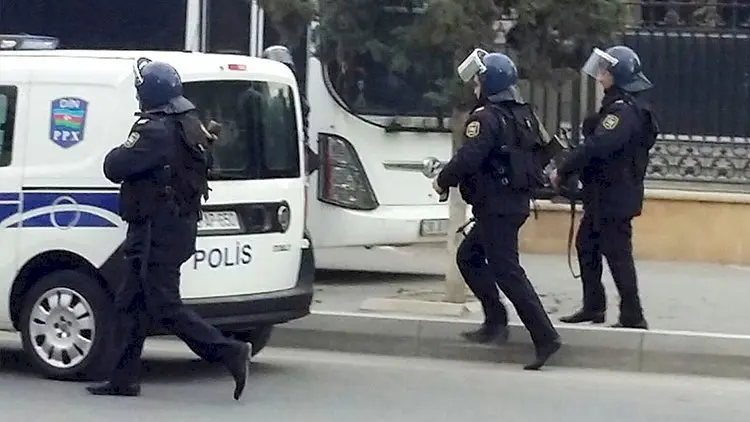 Polis əməliyyat keçirdi - Saxlanılanlar var - VİDEO