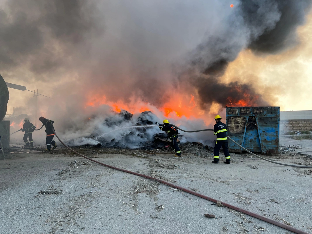 Пожар на картонном заводе в Сумгайыте потушен - ОБНОВЛЕНО