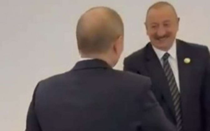 Putin İlham Əliyevlə salamlaşdı - VİDEO