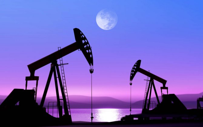 Азербайджанская нефть продолжает дешеветь