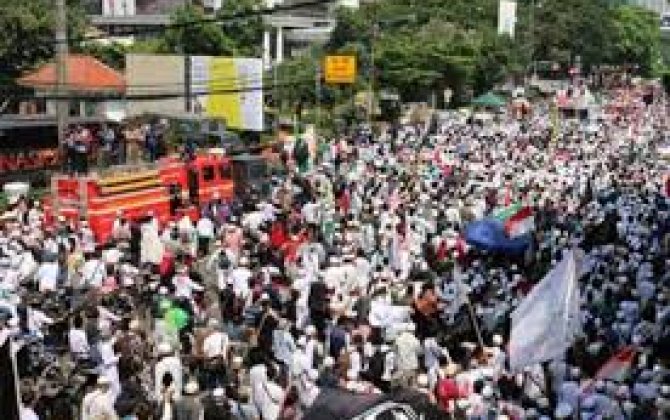 Митинги в Индонезии приостановились на время мусульманского праздника