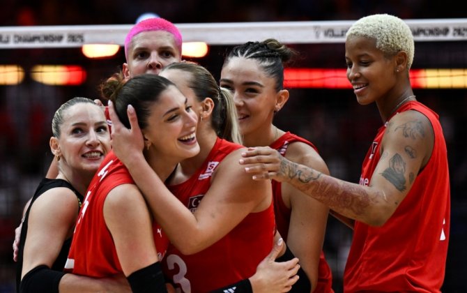 Türkiyənin qadın voleybolçuları ilk dəfə dünya çempionatının finalında