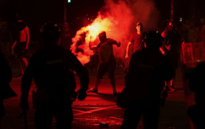 В Сербии в ходе ночных беспорядков пострадали 14 полицейских