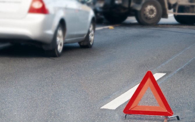 В Товузе спасатели извлекли женщину-водителя из деформированного после ДТП автомобиля