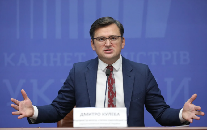 Экс-глава МИД Украины бежал из страны
