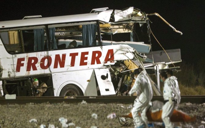 Qatarla avtobus toqquşdu -  Ölənlər və 40-dan çox yaralı var