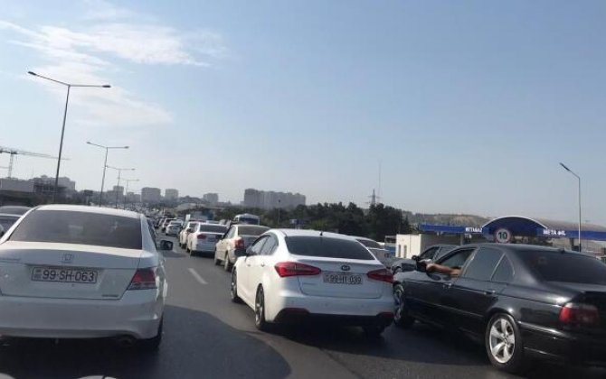 Авария на автодороге Баку-Сумгайыт вызвала заторы-ВИДЕО