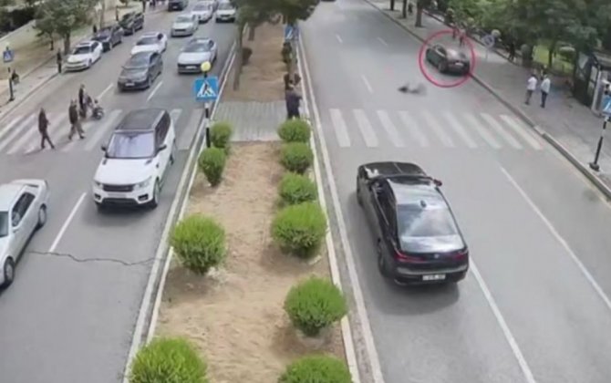 Bakıda keçiddən keçən piyadanı maşın vurub - VİDEO