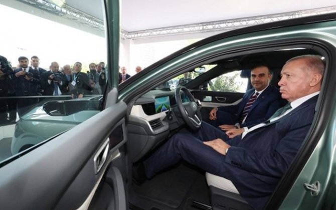 Эрдогану подарили новый автомобиль-ВИДЕО