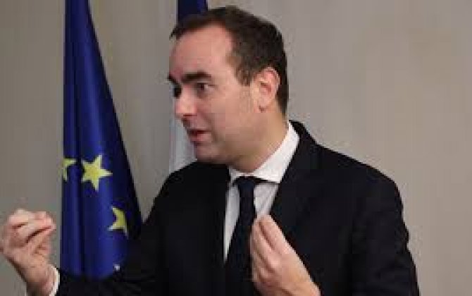 Во Франции левые в парламенте внесут резолюцию о недоверии Лекорню