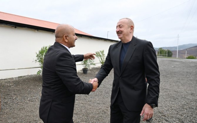 Prezident Sos sakininin evində oldu - FOTOLAR