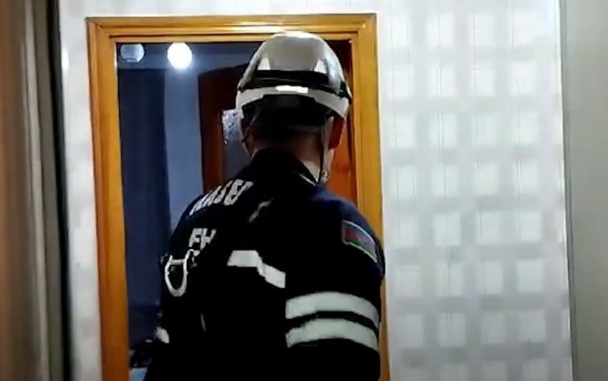 Evdə köməksiz vəziyyətdə qalan azyaşlı xilas edildi