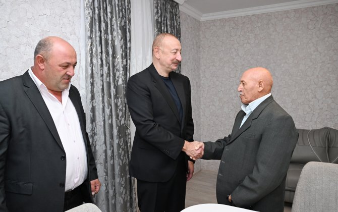 Ильхам Алиев посетил поселок Гырмызы Базар