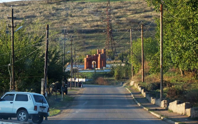 В поселок Гырмызы Базар вернулись 10 семей