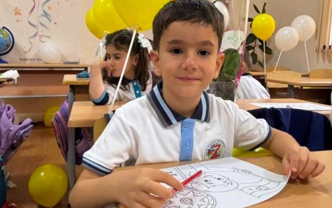 Onlar da övladlarını 1-ci sinfə yola saldılar - FOTOLAR