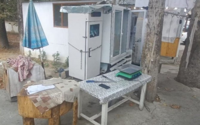 Bu ət satışı məntəqəsi qanunsuz işləyirmiş