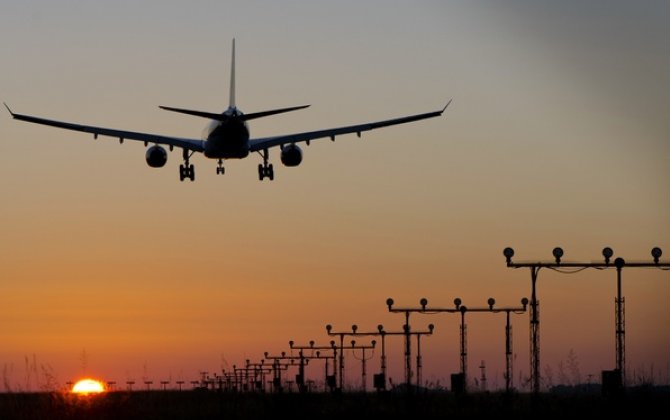 Самолет, следовавший в Лондон, совершил посадку в Баку