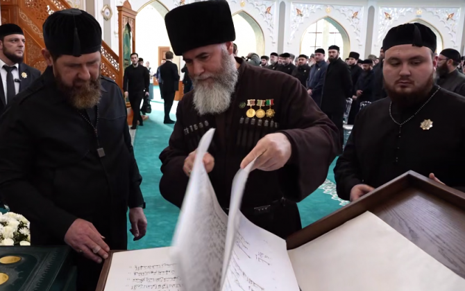 Кадыров получил орден «Защитник Сунны»