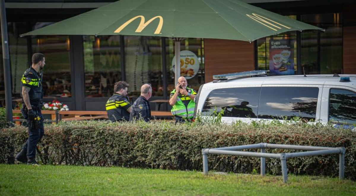 В Нидерландах полицейские застрелили 15-летнего мальчика в McDonald's-ВИДЕО-ФОТО