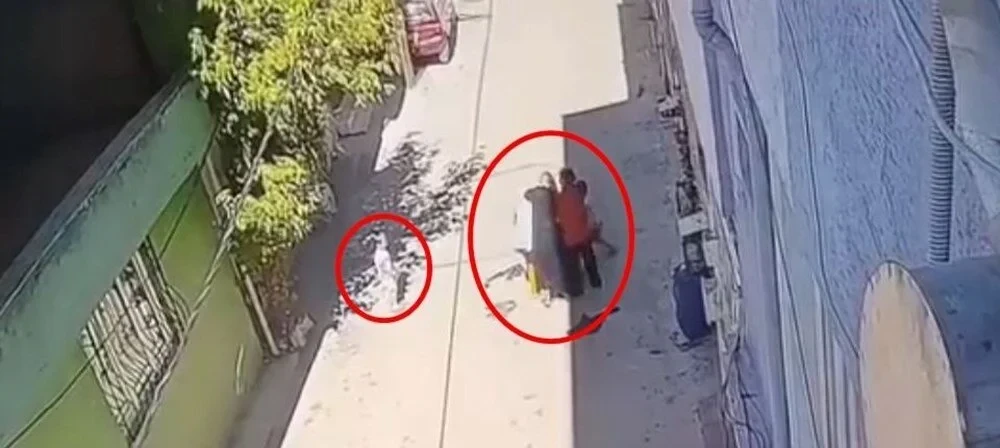 Qucağında uşağı olan ananı vəhşicəsinə döydülər - ANBAAN GÖRÜNTÜLƏR