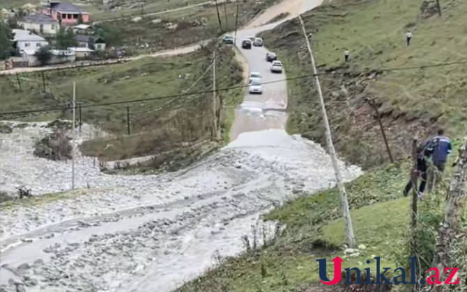 Lazanı sel basdı, yol bağlandı - VİDEO