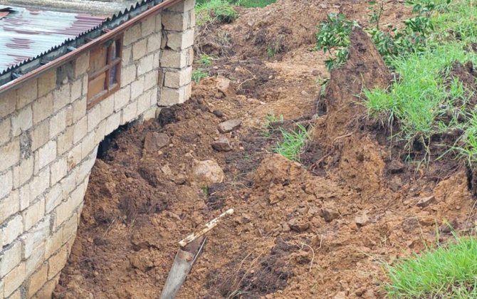 Astarada torpaq sürüşməsi: 