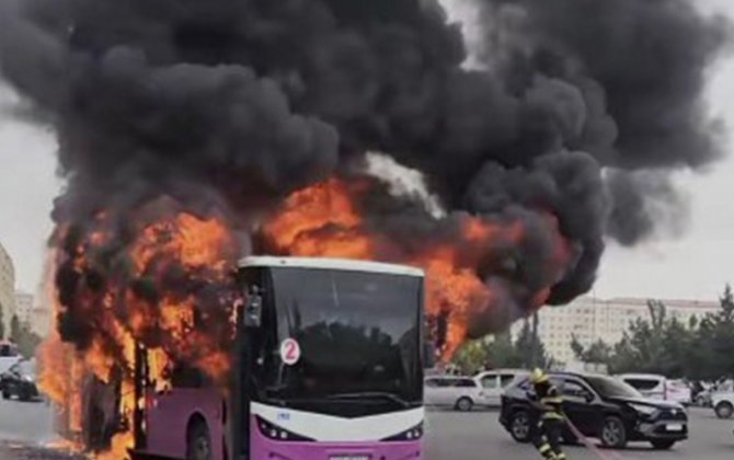 Sumqayıtda yanan marşrut avtobusu söndürüldü - YENİLƏNİB + VİDEO