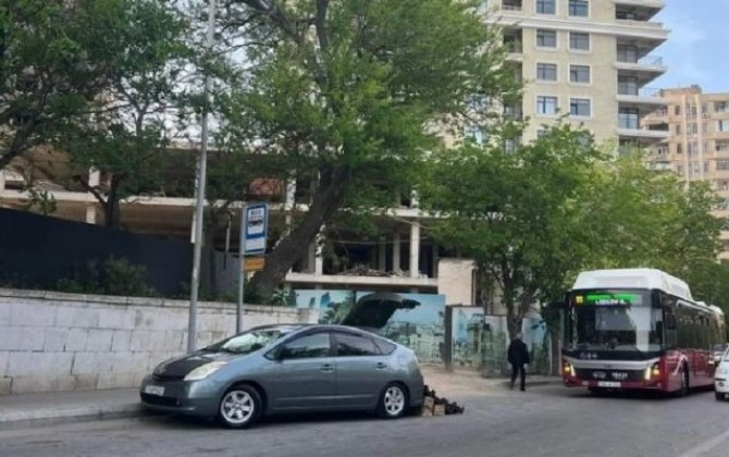 Avtobus dayanacağında və ikinci zolaqda maşın saxlayanlara xəbərdarlıq