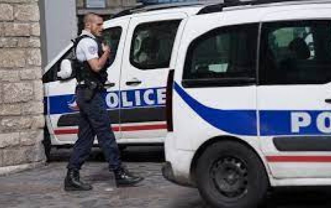Во Франции скончался юноша, ранивший себя после ножевого нападения на педагога