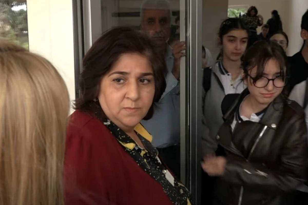 Azyaşlıya qarşı qeyri-etik hərəkətlər olunduğu iddia edilir: 281 nömrəli məktəbdə nə baş verir?