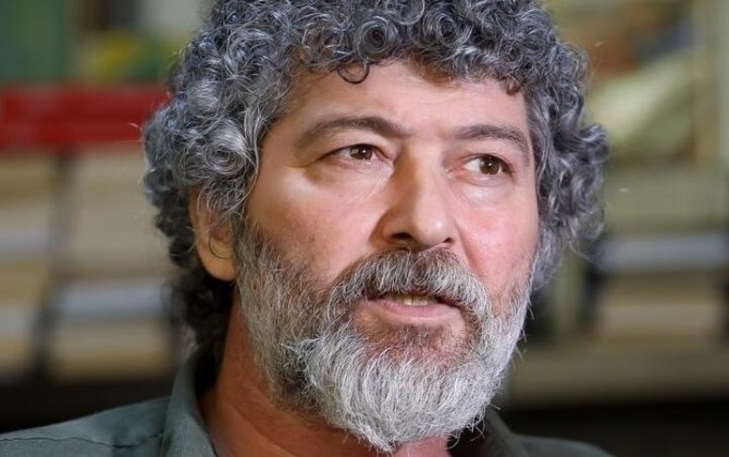 “Mən iki gündür ki, bu gərginliyi yaşayıram” – Şahbaz Xuduoğlu Bakıda kitab sərgisinə buraxılmadı – QALMAQAL