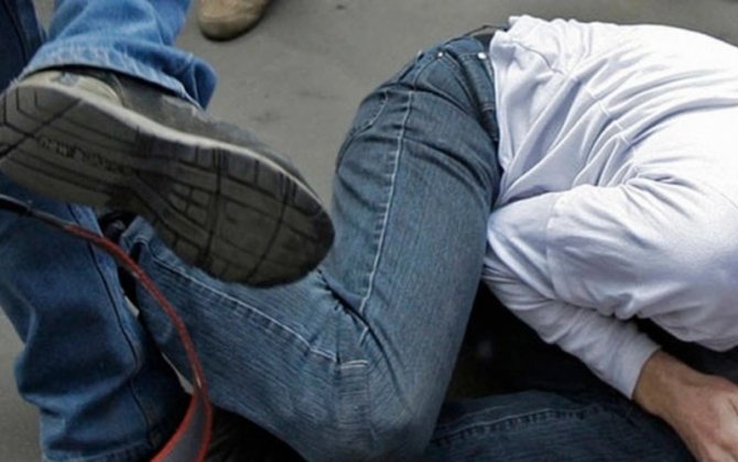 Samuxda sərxoş kişini keçmiş qayınatası döydü