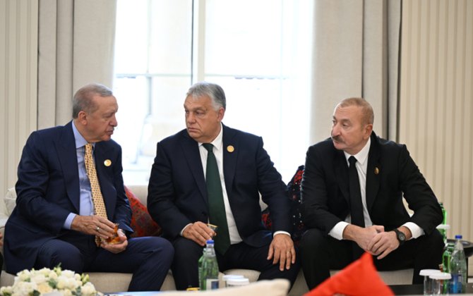 Liderlər çay süfrəsi arxasında - FOTOLAR