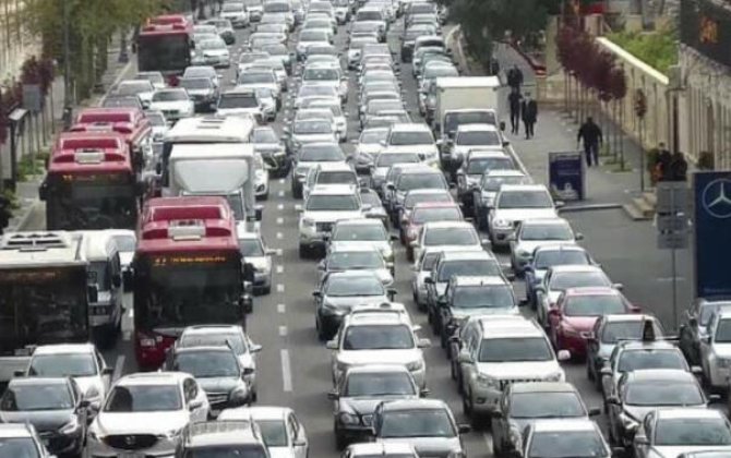 Bu yollarda tıxac var - SİYAHI