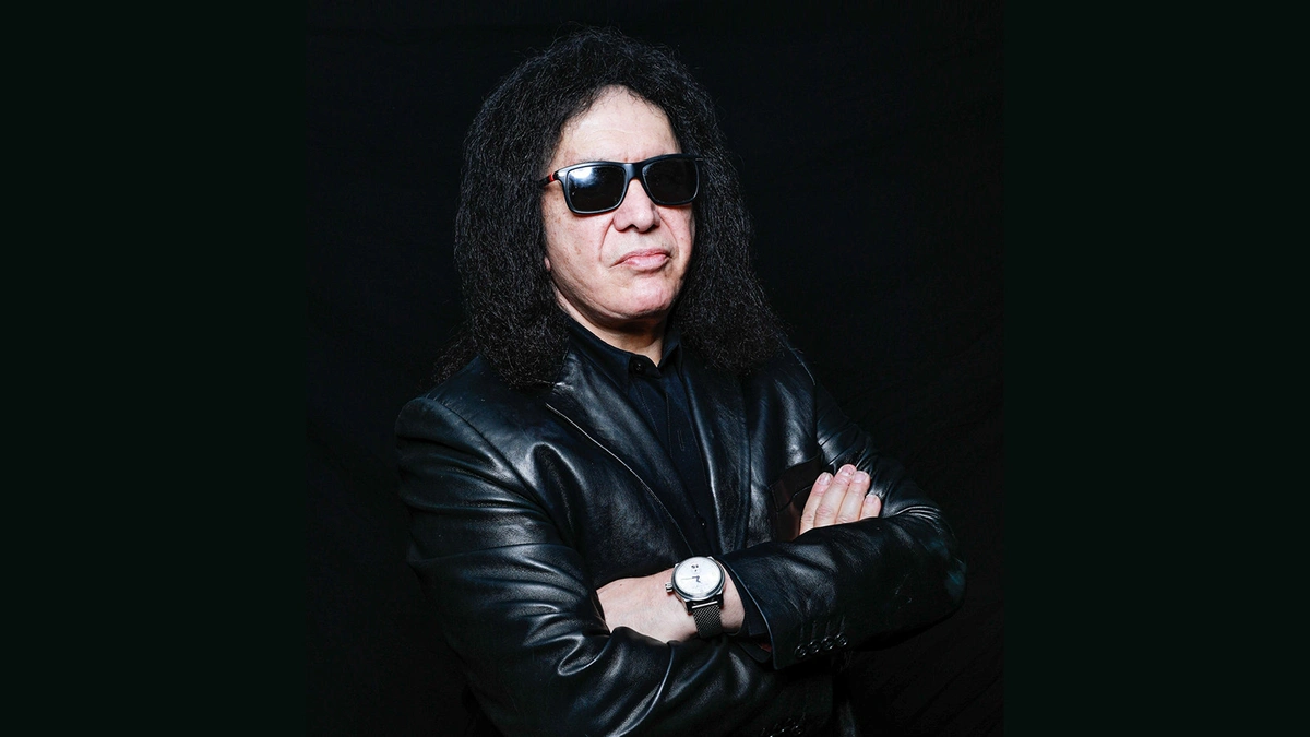 Бас-гитарист Kiss Симмонс потерял сознание за рулем