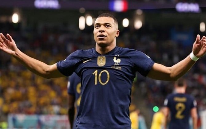 Azərbaycanla oynamaq istəyirəm - Mbappe