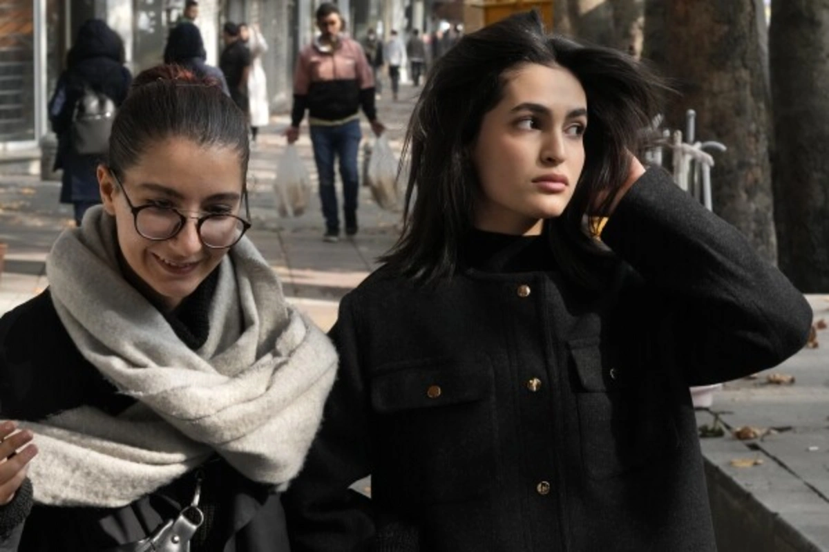 İranda küçələrdə qadınların hicabsız görünməsi son günlər adi hala çevrilib